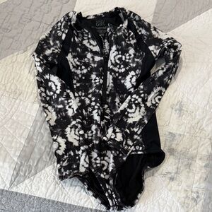 Athleta Black and White Tie-Dye Rashguard